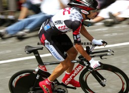 壹号娱乐-击剑小将姜鑫瑞，剑锋淬自信 赛场见真我